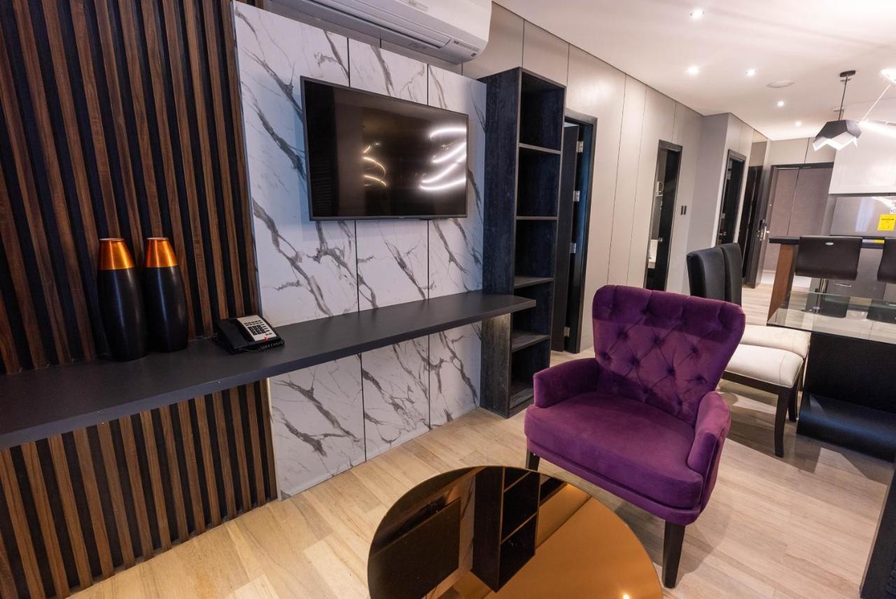 Coro Hotel Makati City Екстер'єр фото