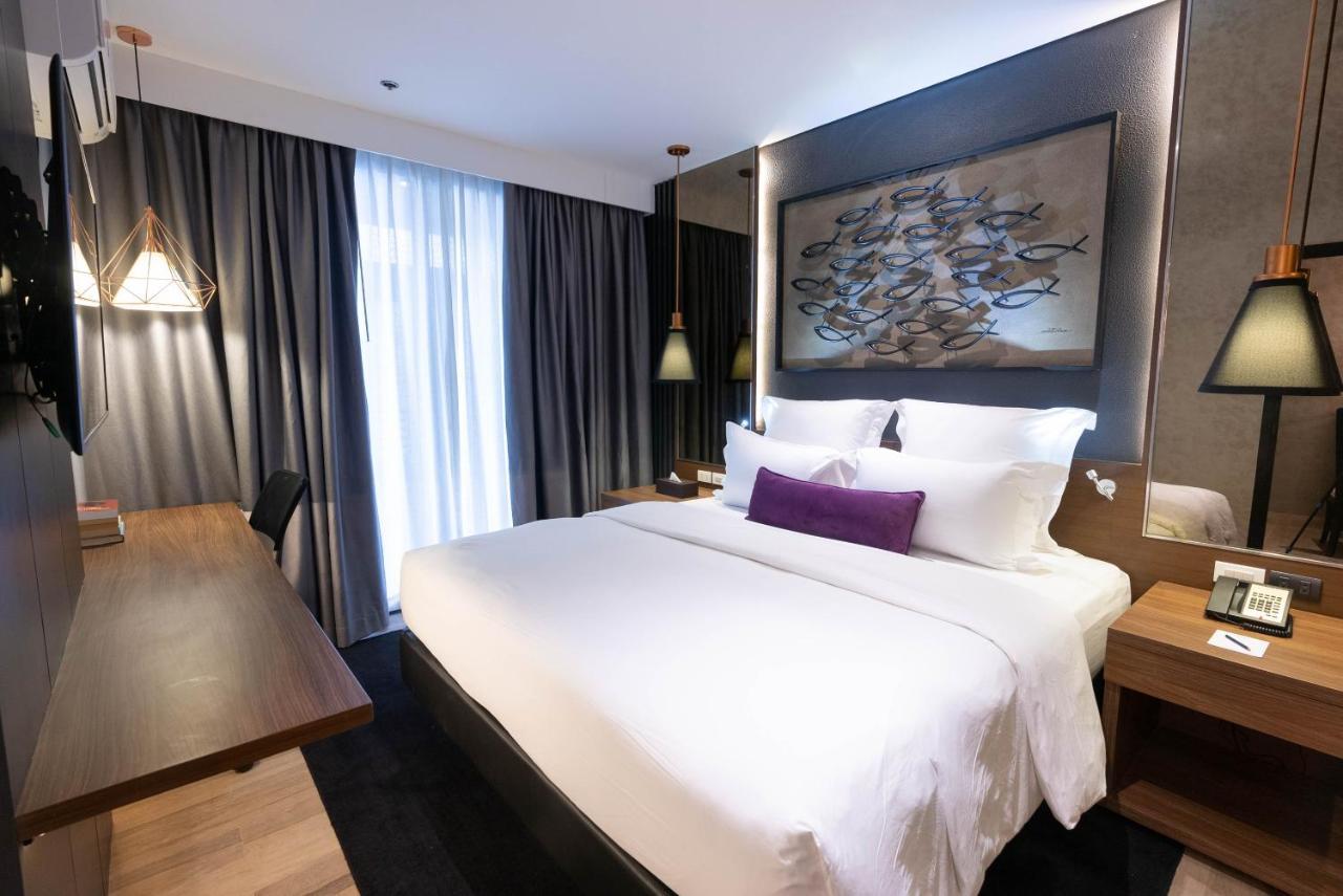 Coro Hotel Makati City Екстер'єр фото