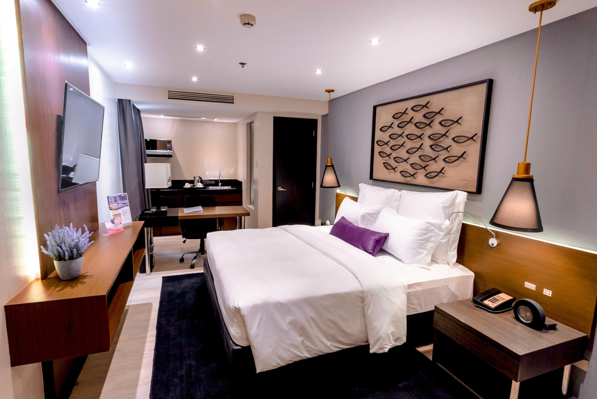 Coro Hotel Makati City Екстер'єр фото