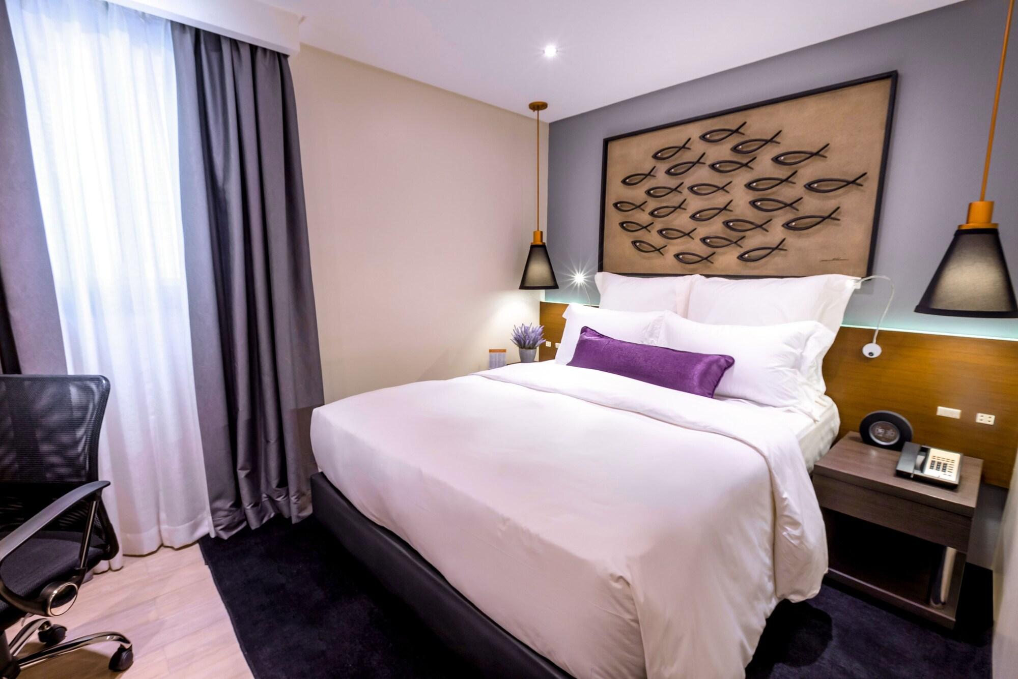 Coro Hotel Makati City Екстер'єр фото