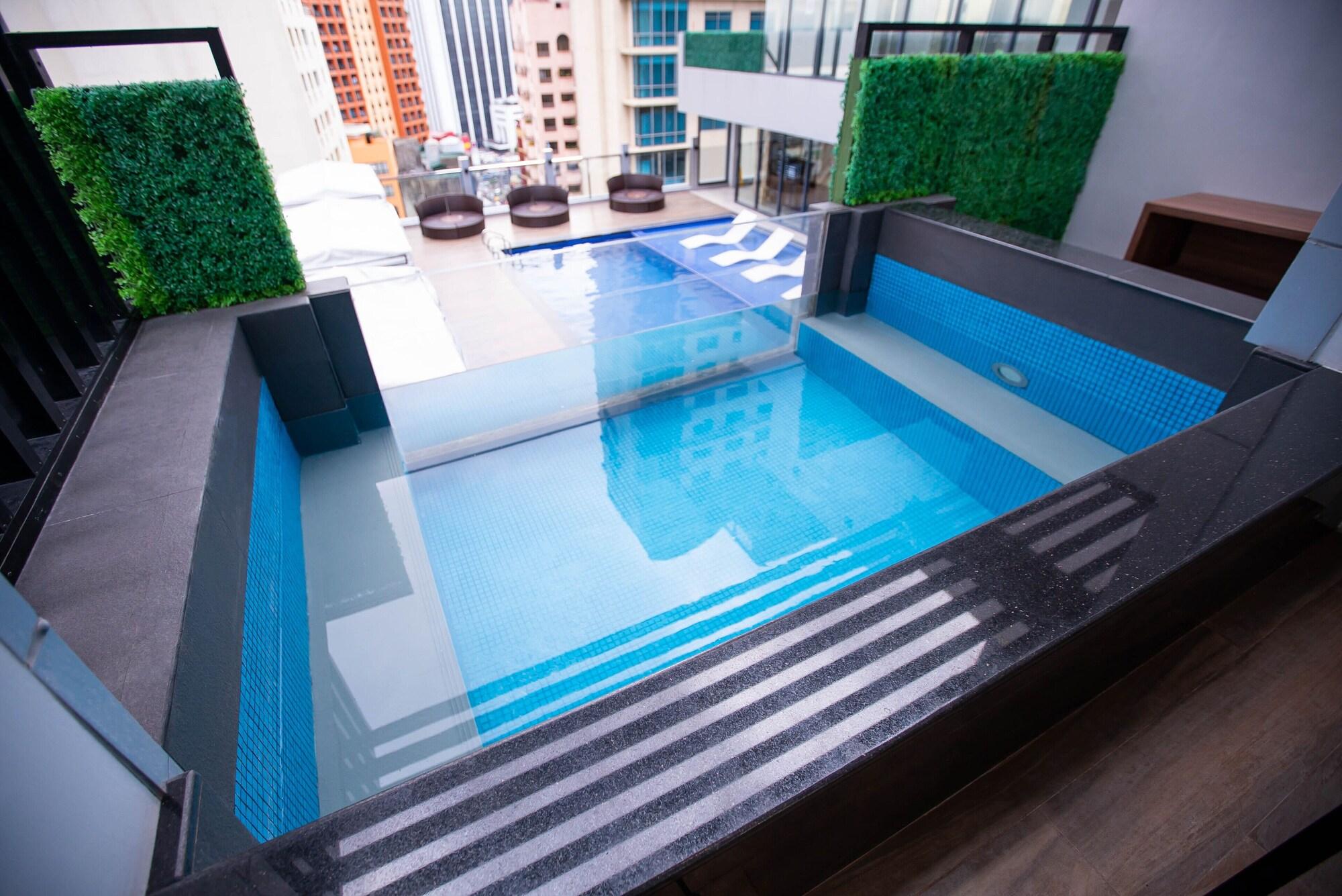 Coro Hotel Makati City Екстер'єр фото