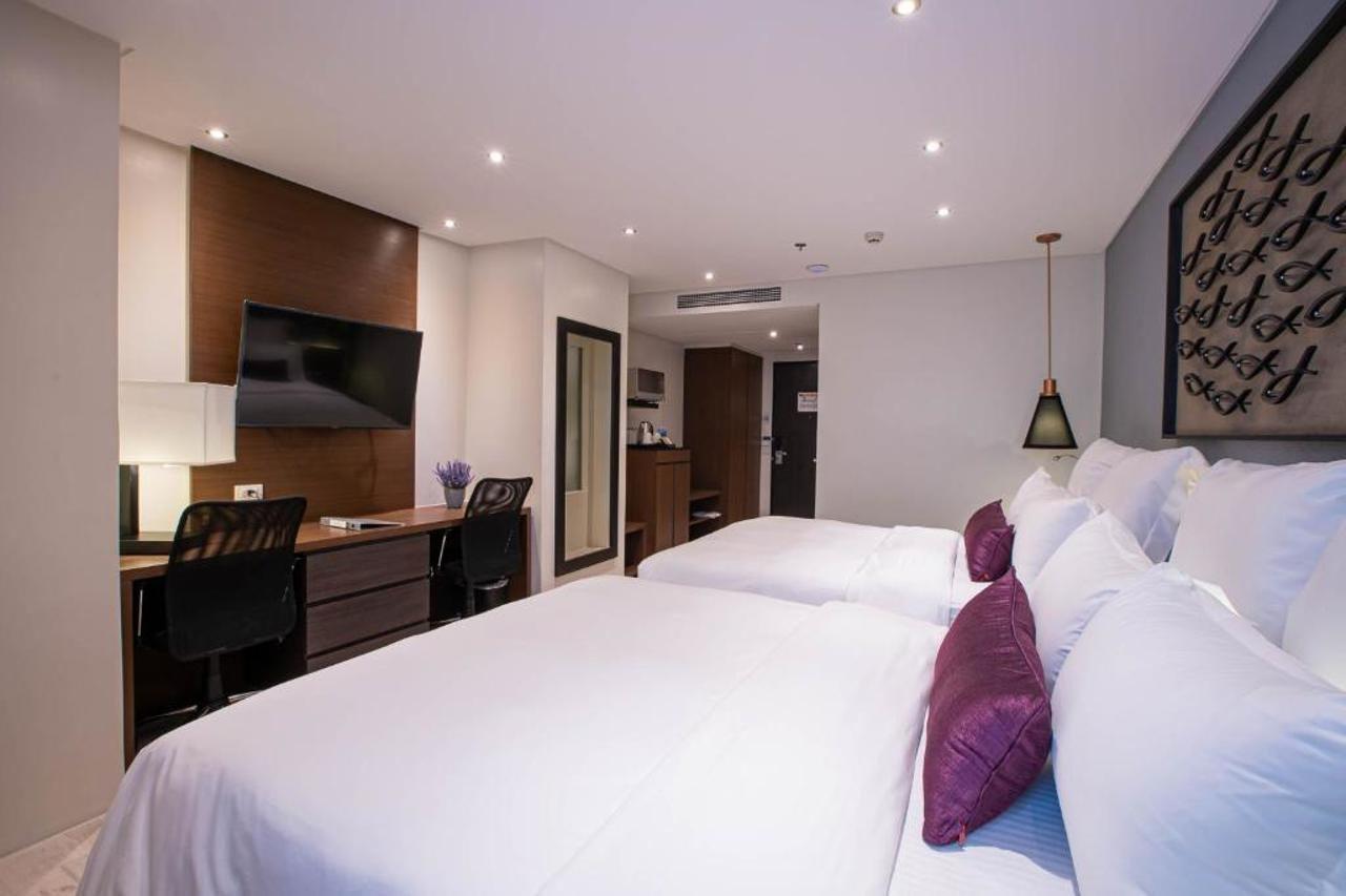 Coro Hotel Makati City Екстер'єр фото