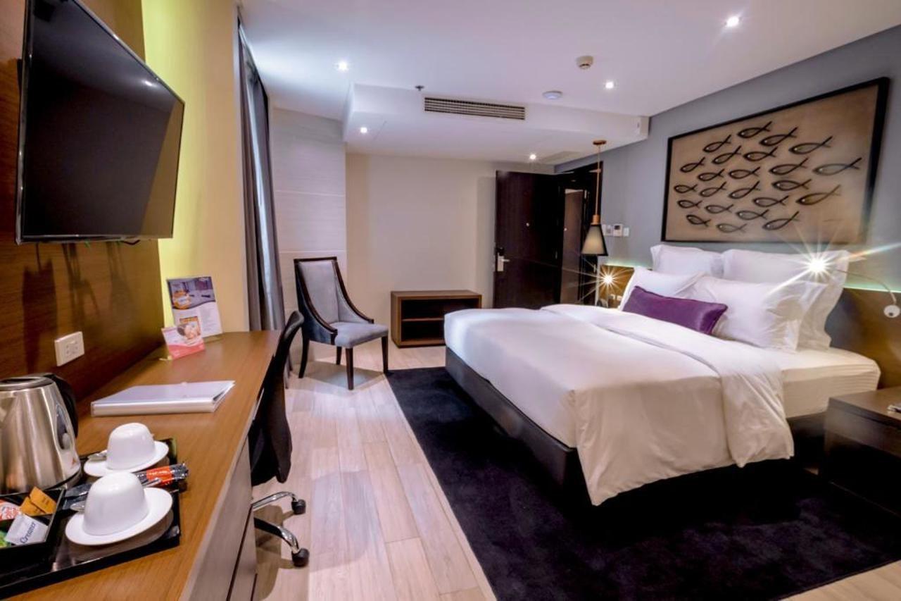 Coro Hotel Makati City Екстер'єр фото