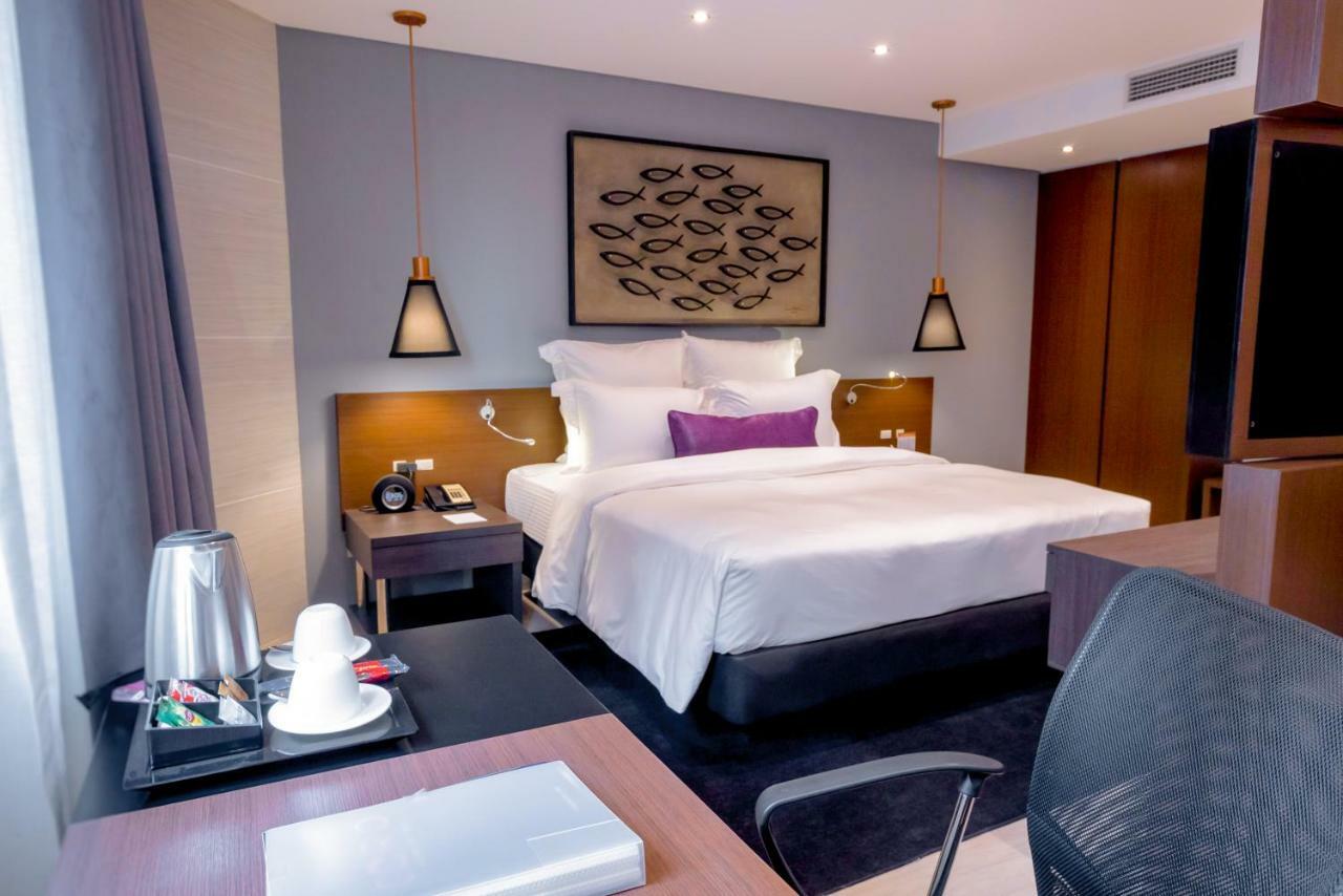Coro Hotel Makati City Екстер'єр фото