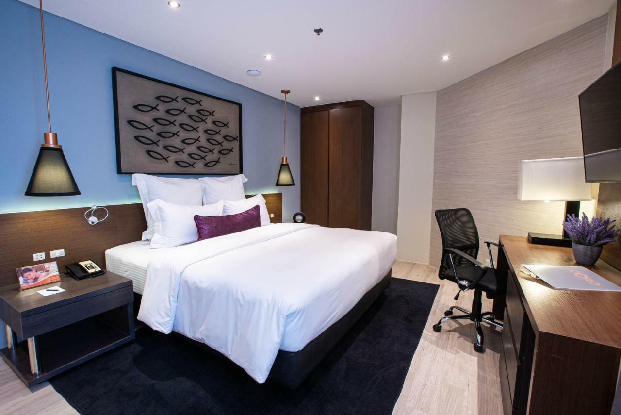 Coro Hotel Makati City Екстер'єр фото