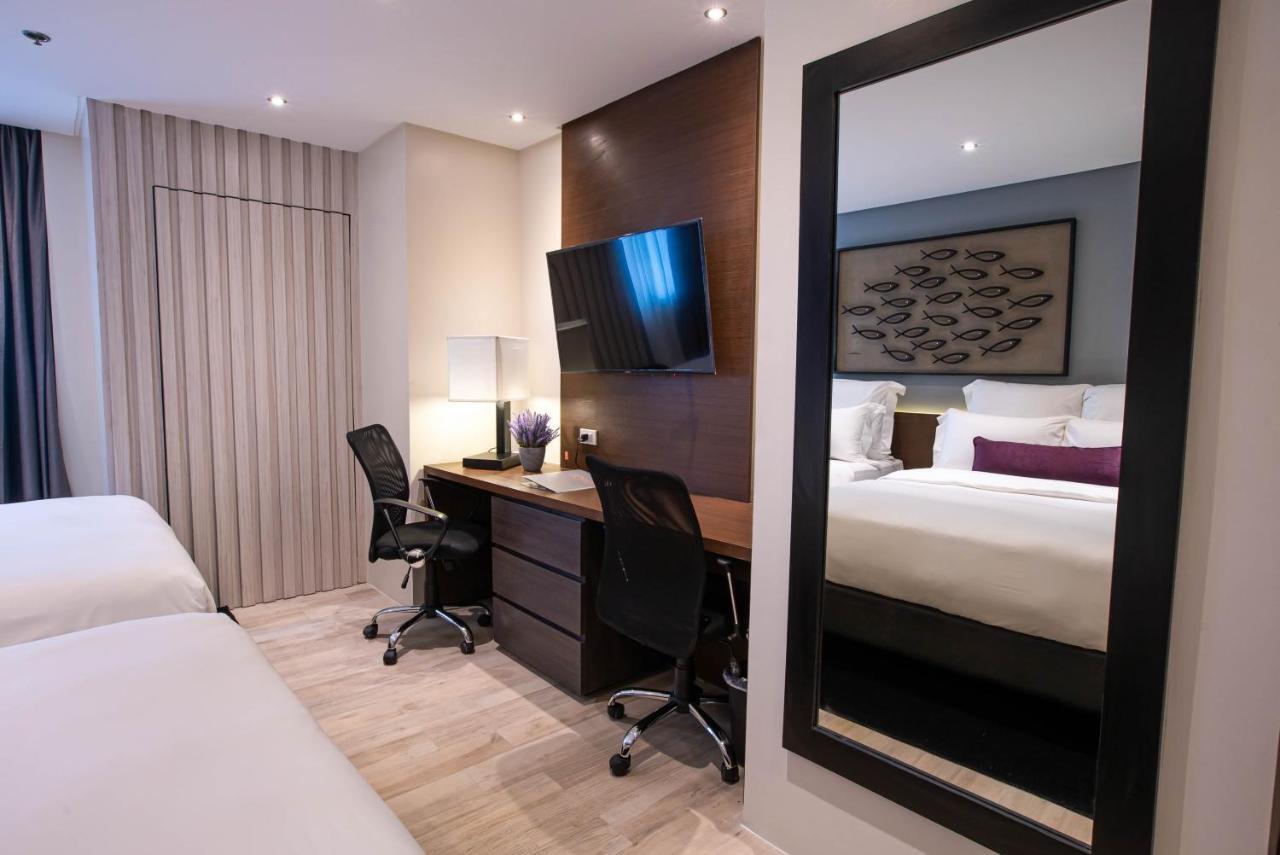 Coro Hotel Makati City Екстер'єр фото