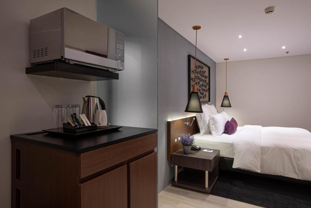 Coro Hotel Makati City Екстер'єр фото