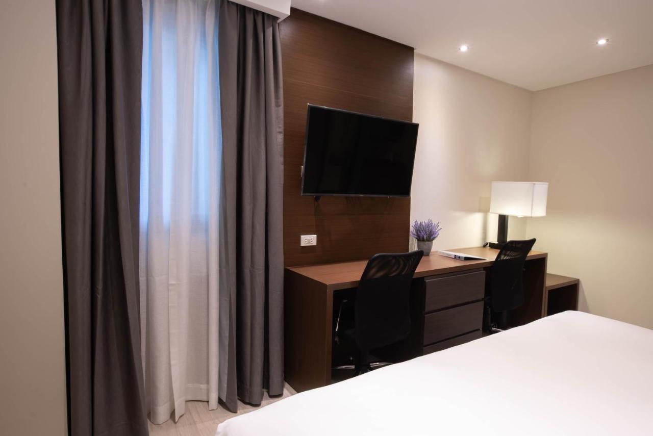 Coro Hotel Makati City Екстер'єр фото