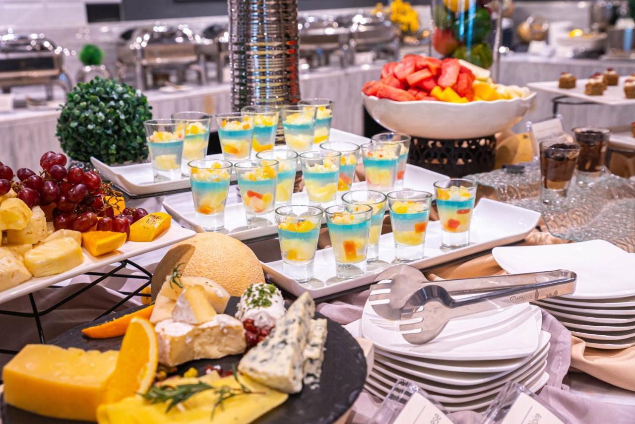 Coro Hotel Makati City Екстер'єр фото