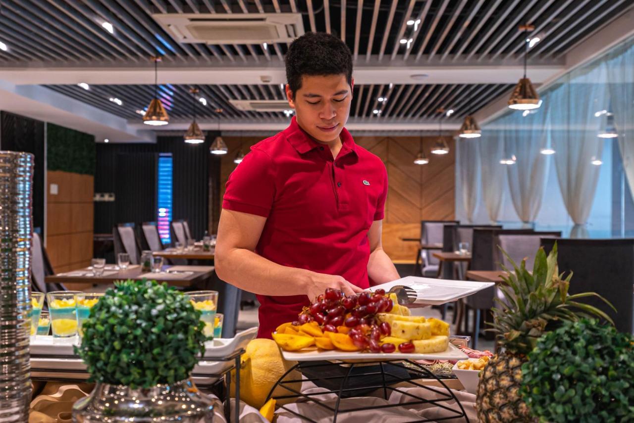 Coro Hotel Makati City Екстер'єр фото