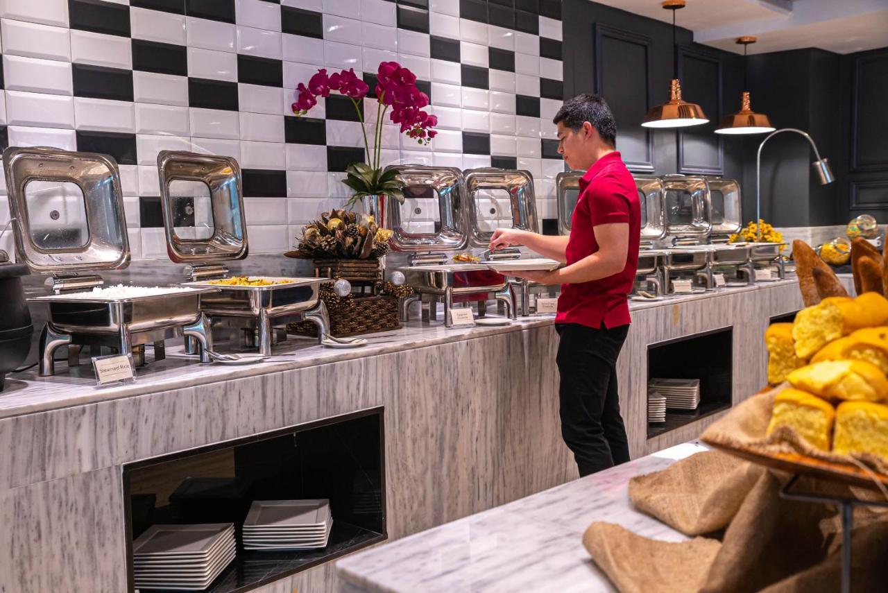 Coro Hotel Makati City Екстер'єр фото