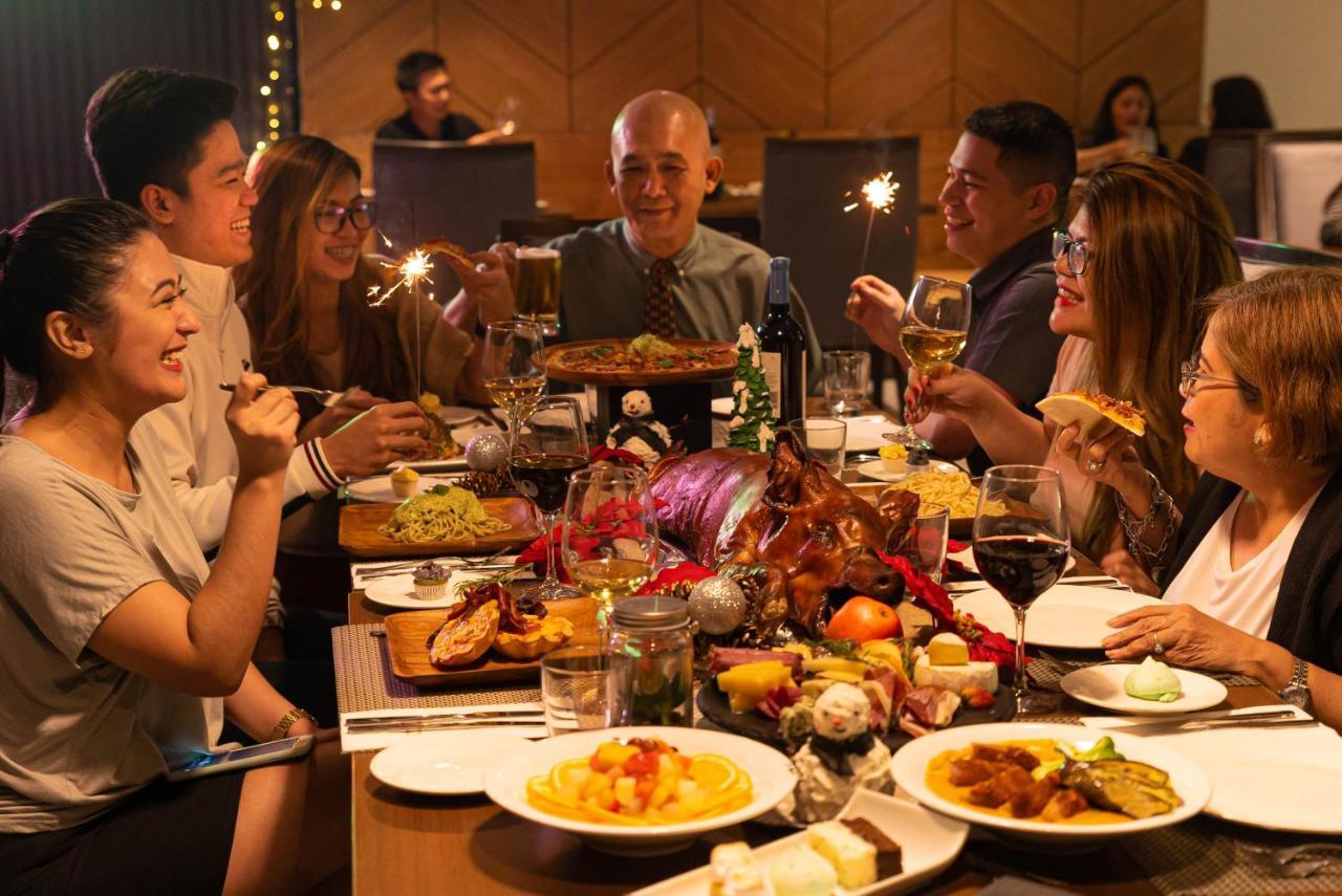 Coro Hotel Makati City Екстер'єр фото